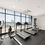 Alex Perry | 2br Escape + Pool, Gym & Free Parking
