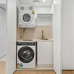 Modern 2br On Coronation Drive, Toowong