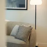 Modern 1 Bedroom Prime Cbd Location
