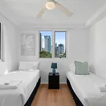 2br With Views, Balcony & Car Park * Brisbane