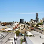 Fortitude Valley 2bed With Car Park Location Apartment