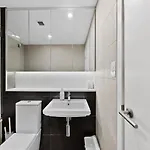 Level 15 Skytower 2br Cbd Retreat Apartment