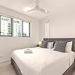 Apartment The Plaza |2 Bed • Bright & Comfy • Pool • Parking Brisbane