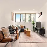 Apartment The Plaza |2 Bed • Bright & Comfy • Pool • Parking *