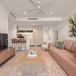 Queen's Wharf 1br With View, Pool And Free Parking