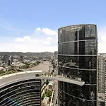 Queen's Wharf | River Views, Pool & Free Parking Apartment *