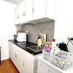 5 Bedrooms, 10 Guests - Family & Group Getaway Apartment