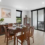 Modern 3br Near Uq, St Lucia