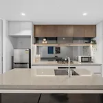 Apartment Level 43 Sweeping Skyline Luxury Designer 1br Brisbane