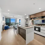 Level 43 Sweeping Skyline Luxury Designer 1br Brisbane