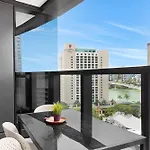 Level 15 Skytower 2br Cbd Retreat Apartment