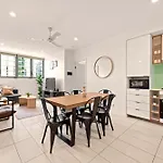 The Plaza |2 Bed • Bright & Comfy • Pool • Parking *