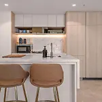 Queen's Wharf 1br With View, Pool And Free Parking Apartment