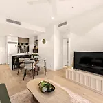 Queen's Wharf | River Views, Pool & Free Parking Apartment