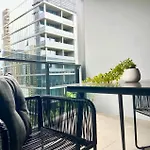 South 1br With Parking Apartment *