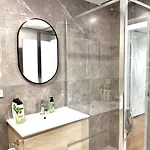 5 Bedrooms, 10 Guests - Family & Group Getaway Apartment Brisbane