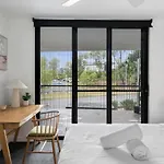 Modern 3br Near Uq, St Lucia Apartment *