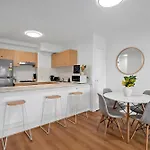 Apartment 2br With Views, Balcony & Car Park *