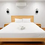 Full Ac 3br With Pool & 3 Parking Spot Brisbane
