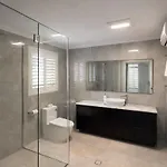 Apartment Full Ac 3br With Pool & 3 Parking Spot Brisbane