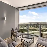 Queen's Wharf | River Views, Pool & Free Parking *