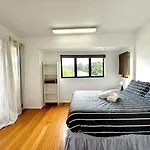 5 Bedrooms, 10 Guests - Family & Group Getaway
