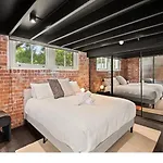Luxury Woolstore Teneriffe Apartment *