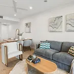 Apartment Modern 2br On Coronation Drive, Toowong