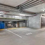 Brisbane Skyline Escape - 3 Bedroom With River Views