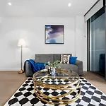 Level 43 Sweeping Skyline Luxury Designer 1br Apartment Brisbane