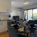 2b2b Unit Near Cbd W Courtyard In Norman Park Brisbane