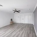 Full Ac 3br With Pool & 3 Parking Spot Apartment *