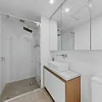 Fortitude Valley 2Bed With Car Park Central Location