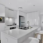 Level 15 Skytower 2br Cbd Retreat Apartment