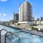 Ivy & Eve - 2Br - Pool - Balcony - Parking