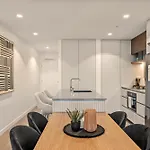 Queen's Wharf 1br Balcony With Free Parking *