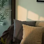 Apartment Modern 1 Bedroom Prime Cbd Location