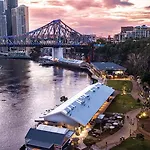 2br With Views, Balcony & Car Park * Brisbane