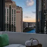 Inviting Family 2br | Cbd | Pool & Gym Brisbane