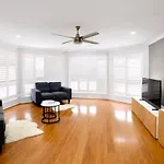 Full Ac 3br With Pool & 3 Parking Spot Apartment