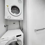 Fortitude Valley 2Bed With Car Park Central Location