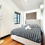 5 Bedrooms, 10 Guests - Family & Group Getaway Apartment