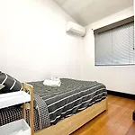 Apartment 5 Bedrooms, 10 Guests - Family & Group Getaway Brisbane