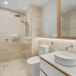 Apartment Modern 2br On Coronation Drive, Toowong
