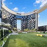 Luxury 54f Skyline Iconic Queens Wharf 1br * Brisbane