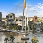 Stylish 1 Bed Apartment In Heart Of Brisbane