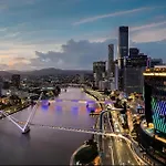 Queen's Wharf | River Views, Pool & Free Parking