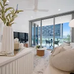 Modern 1 Bedroom Prime Cbd Location *