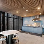 Stylish 1 Bed Apartment In Heart Of Brisbane