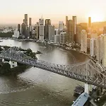 Stylish 1 Bed Apartment In Heart Of Brisbane